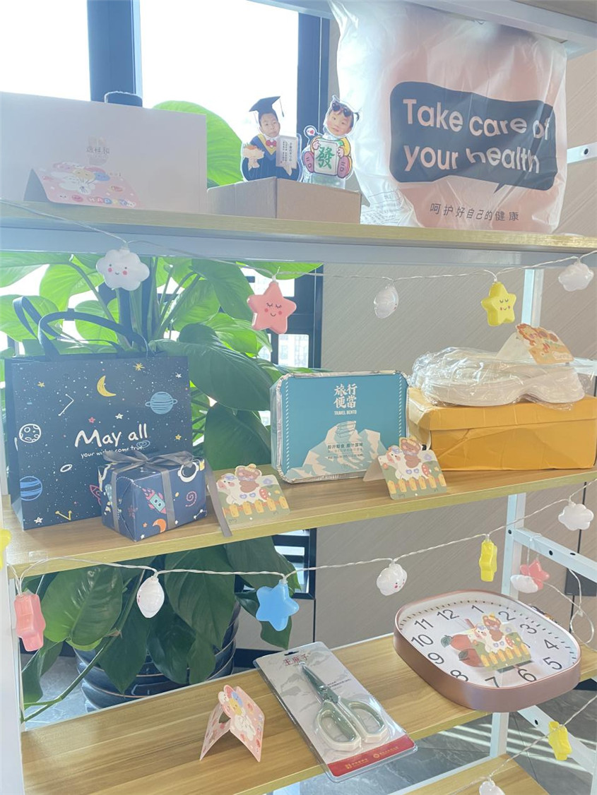 欢乐之蓝，起头开放